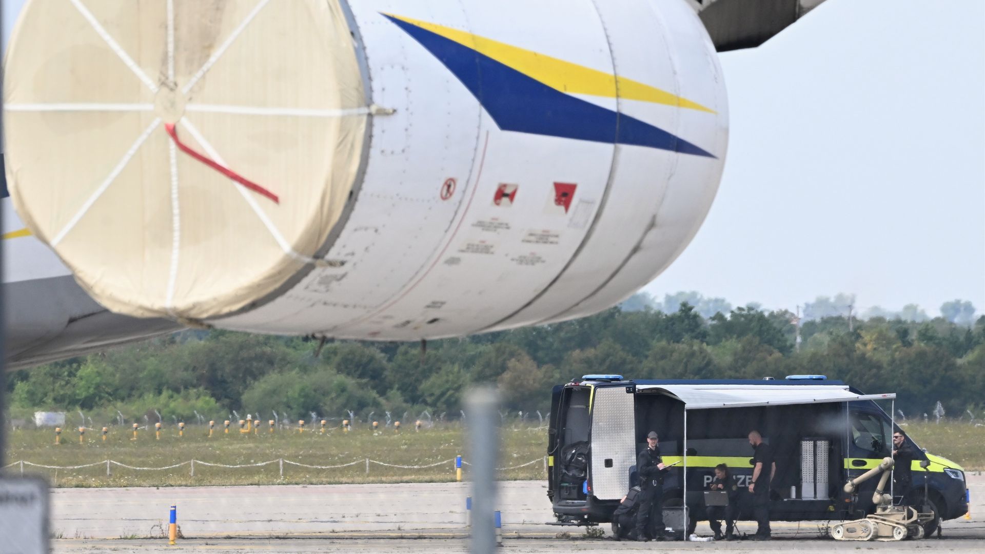 Almanya'da patlayıcı drone saldırısı: Leipzig'de uçağın yakınında bulundu