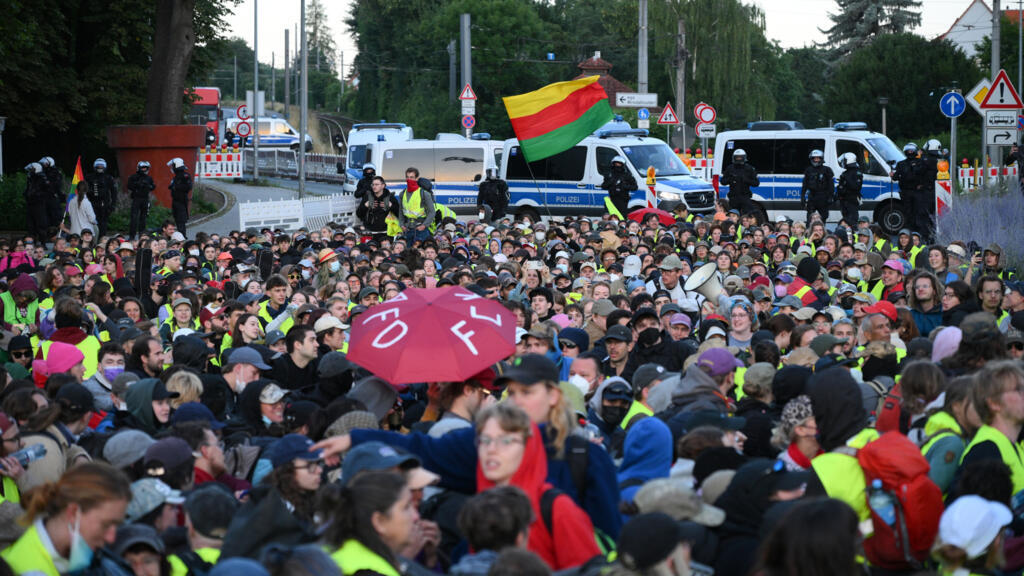 Almanya'da Aşırı Sağa Karşı Büyük Protesto: AfD Kongresi Baskı Altında