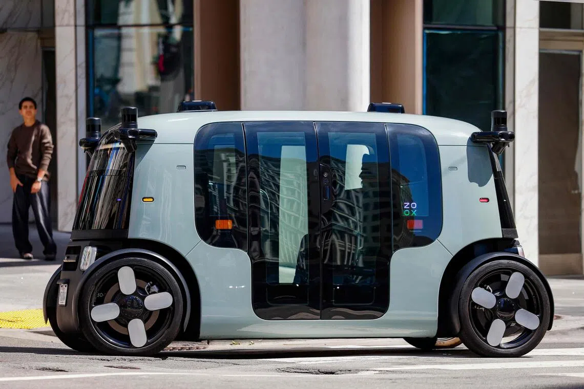 Amazon'un Zoox'u ve Alphabet'in Waymo'su robotaksi hizmetlerini ABD geneline yayıyor
