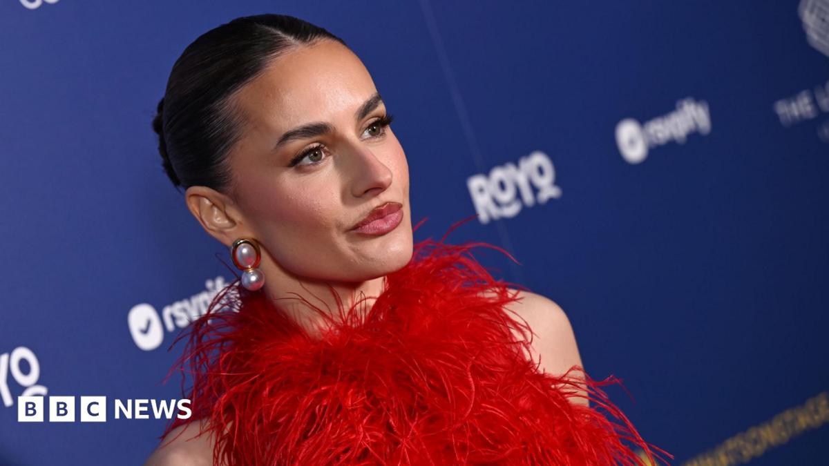 Amber Davies, Tiyatro Seyircisine Film Çektiği İçin Tepki Gösterdi: 'Defolup Git