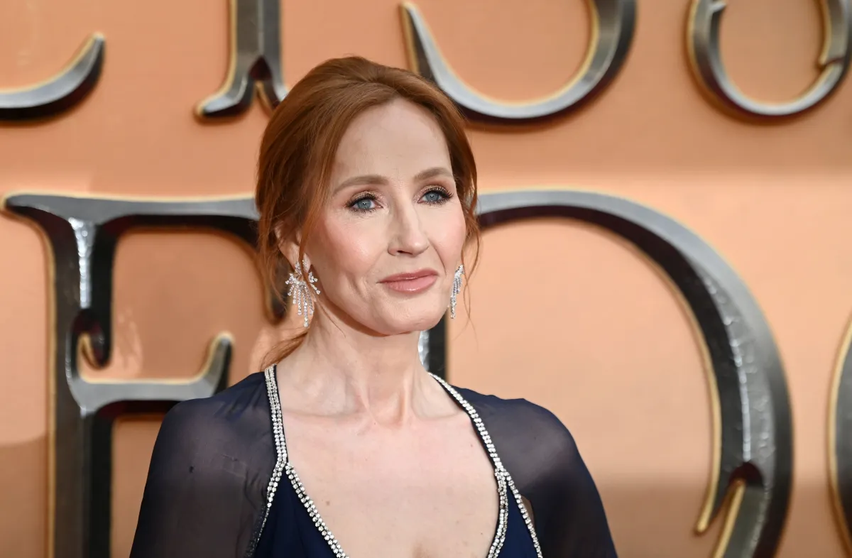Amnesty'den JK Rowling'in Kadın Derneğine Şok Etiket