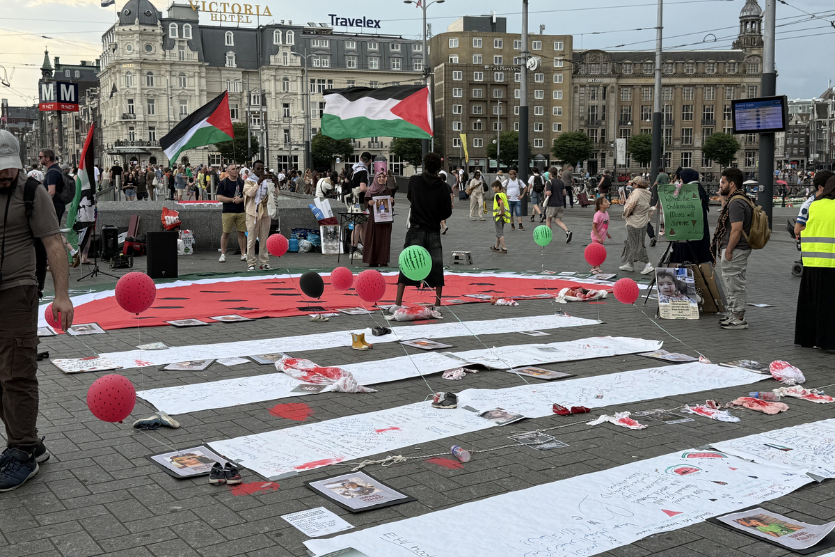 Amsterdam'da Gazze'de ölen çocuklar için protesto