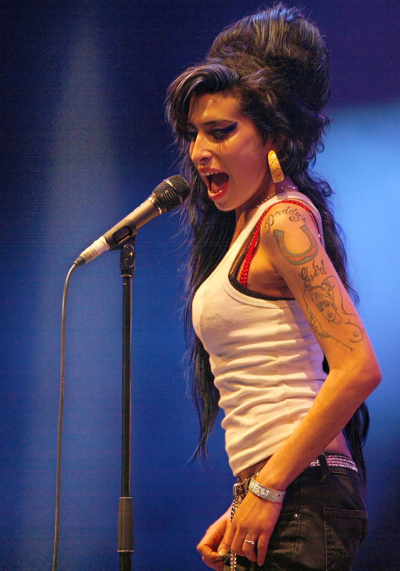 Amy Winehouse'un babası arkadaşlarına 1 milyon sterlin ödeyecek
