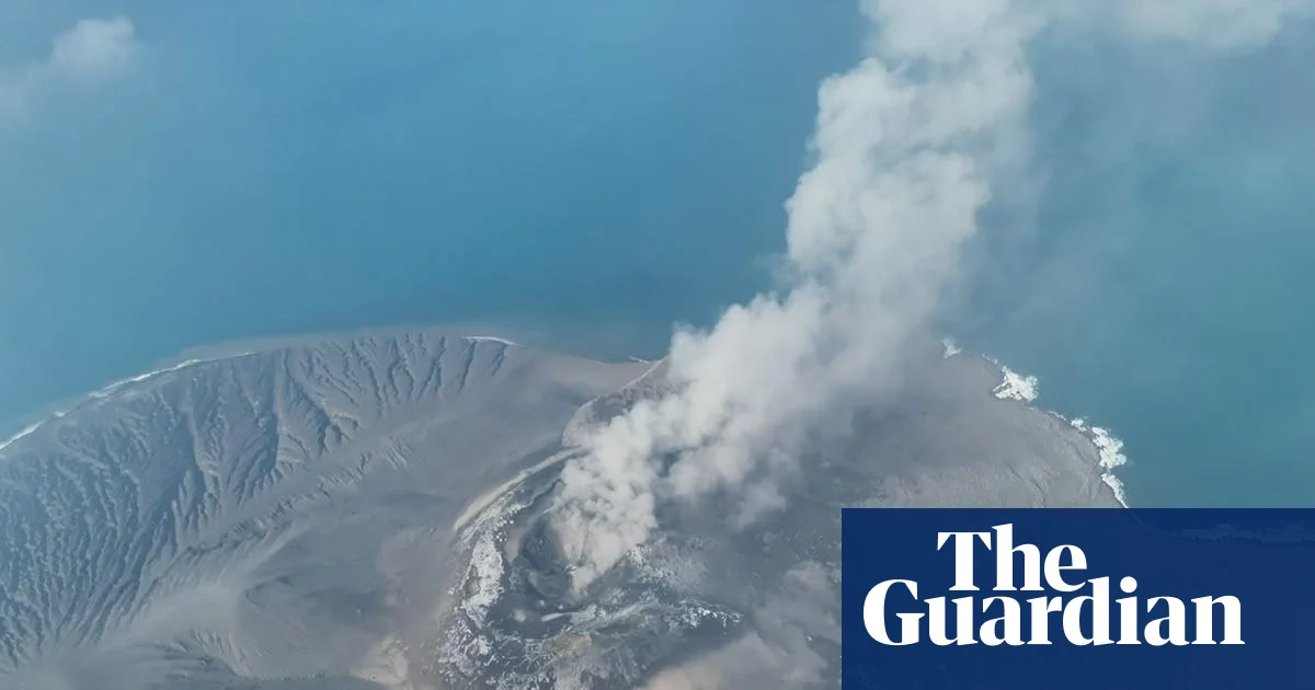 Anak Krakatau külü Endonezya'da 8 havalimanını felç etti