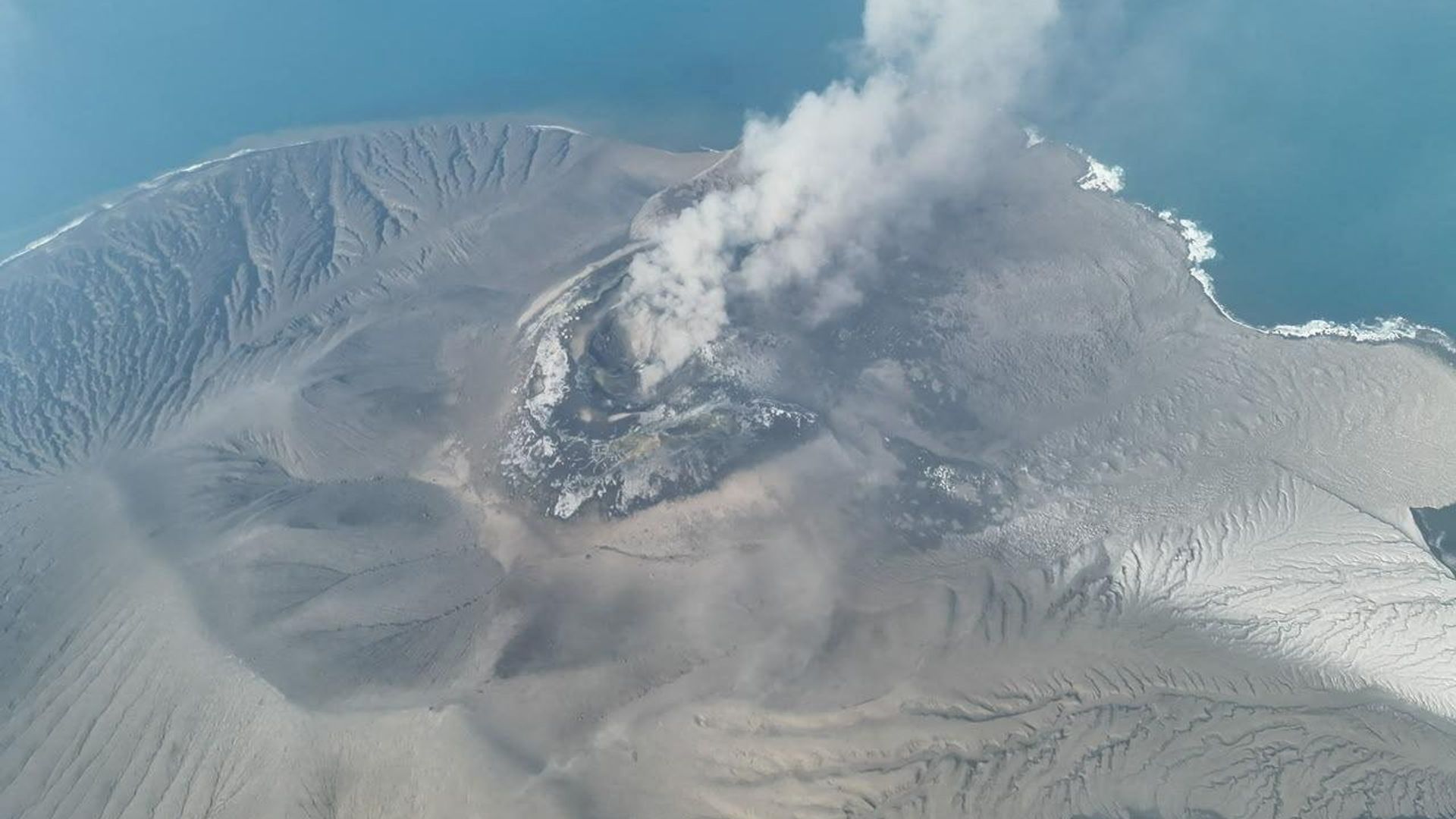 Anak Krakatau Patladı: Yüzlerce Uçuş İptal Edildi