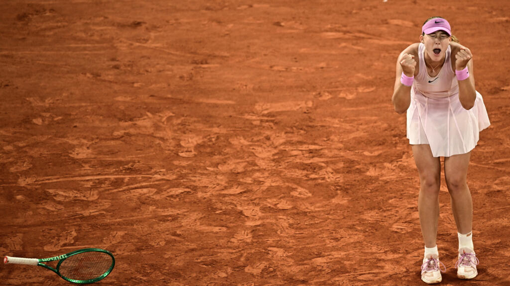 Andreeva, hatalarla dolu Kostyuk'u geçerek Fransız Açık'ta finale yükseldi