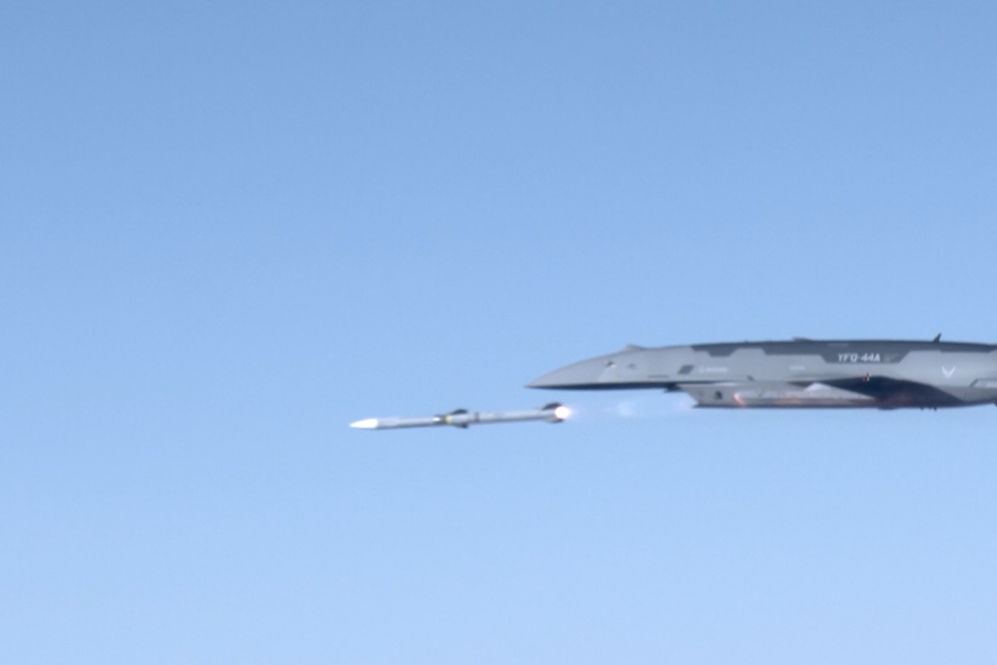 Anduril'in Savaş Uçağı Canlı Hava-Hava Füzesi Ateşledi