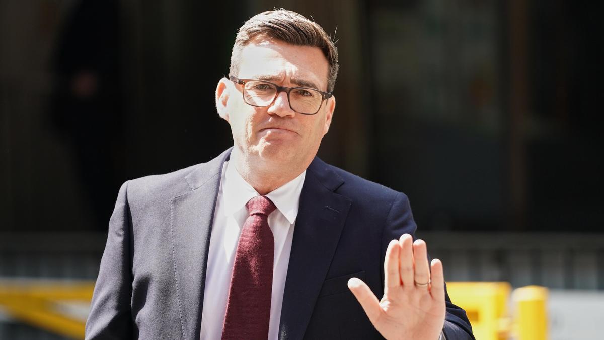 Andy Burnham, İngiltere'nin Yeni Başbakanı Oldu