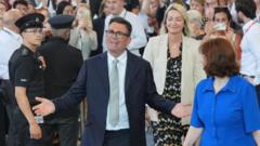 Starmer'a Alternatif Olarak Gösterilen Adamın Önündeki Sorular Çoğalıyor