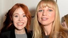 Angela Scanlon, Radio 2'de Sara Cox'un kuşağını devraldı