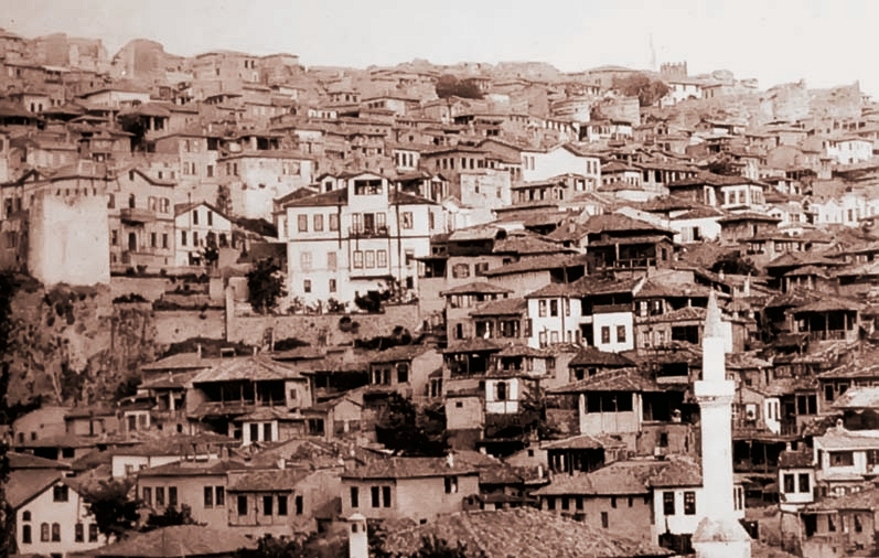 Ankara Mamak'ta orman yangını yerleşim yerlerini tehdit ediyor