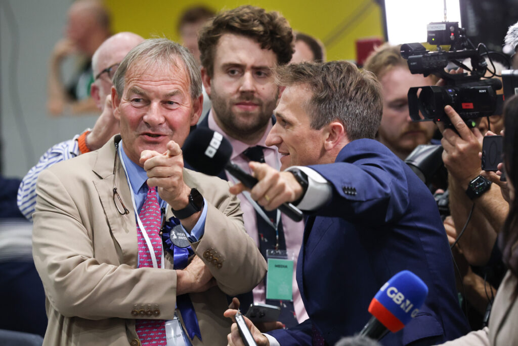 Anlaşma ya da Anlaşmama: Farage'ı Bekleyen Anket Tehlikesi
