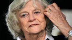 Ann Widdecombe 'hedefli saldırıda' öldürüldü; terör soruşturması başlatıldı