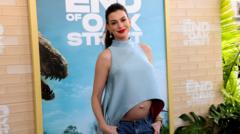 Anne Hathaway 'sahte karnı' iddialarına esprili yanıt verdi