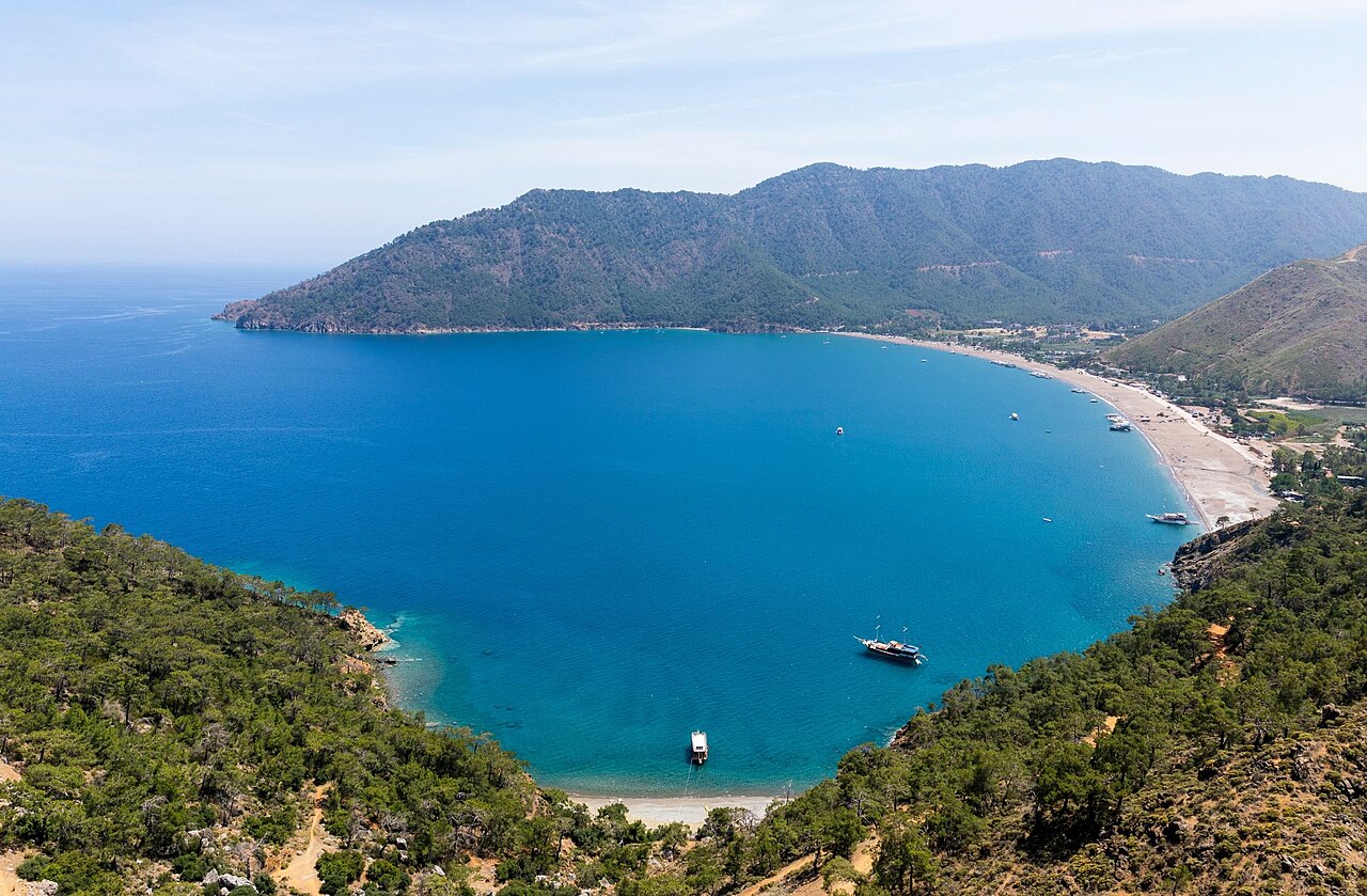 Antalya Tatil Bölgelerinde Orman Yangını: Tahliyeler Başladı