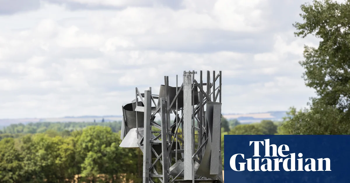 Anthony Caro'nun heykelleri Oxfordshire kırsalında sergileniyor