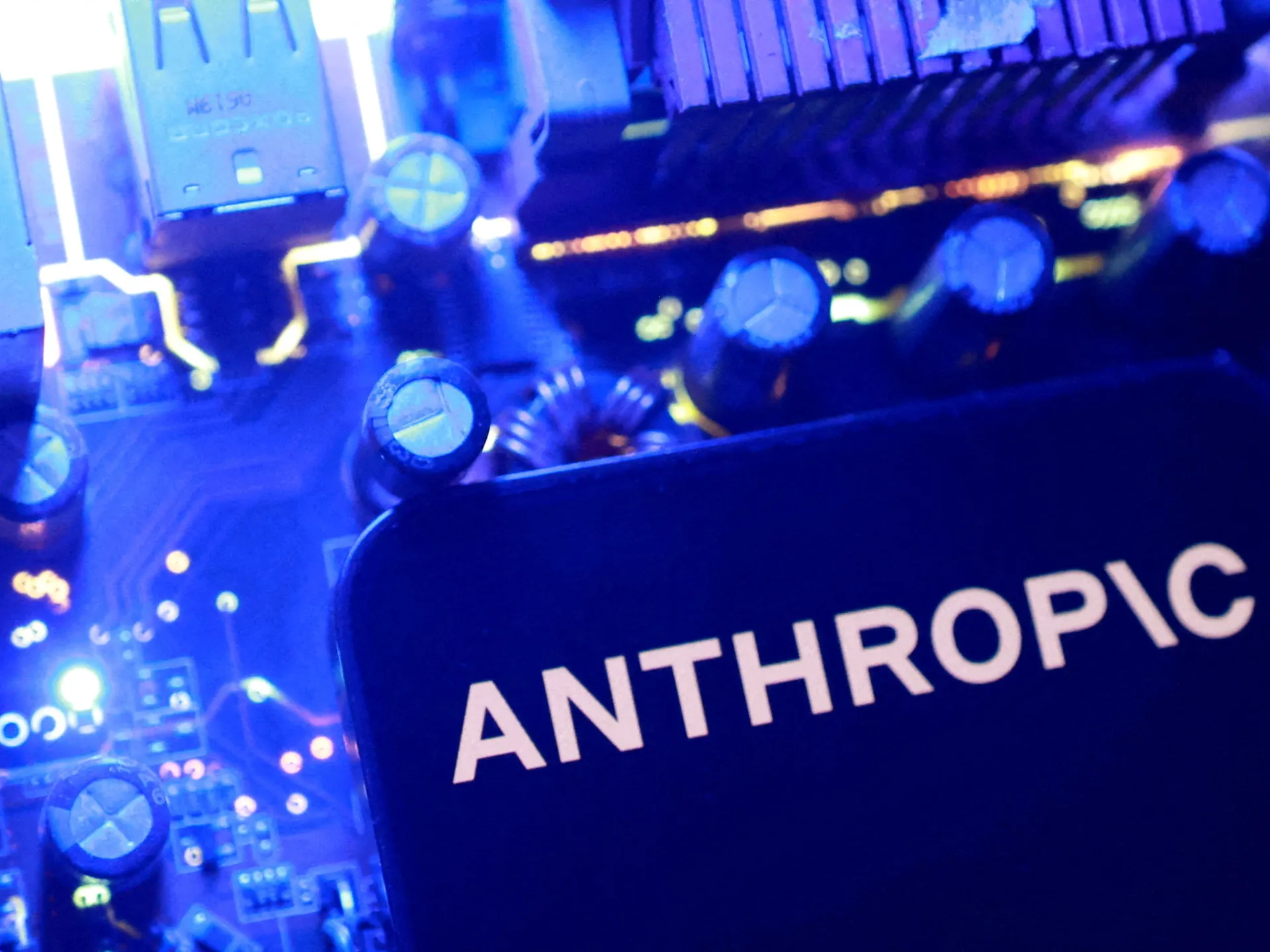 Anthropic: Claude AI, füze projeleri ve casuslukta kullanıldı