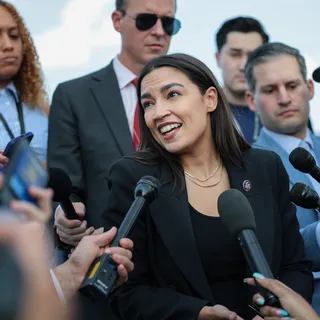 AOC 2028'de hem başkanlık hem Schumer'e meydan okuma seçeneklerini açık tutuyor