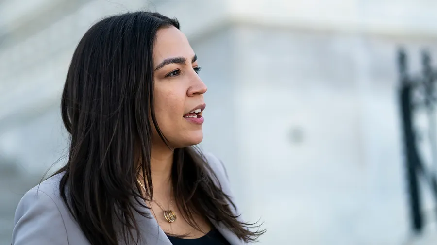 AOC‘den büyük teknoloji şirketlerine dağılma çağrısı