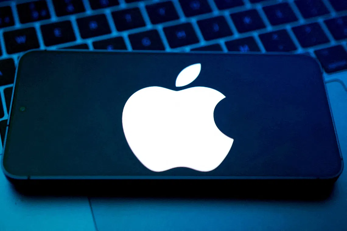 Apple'ın 20. yıl iPhone'u 2027'de cam tasarımla gelecek