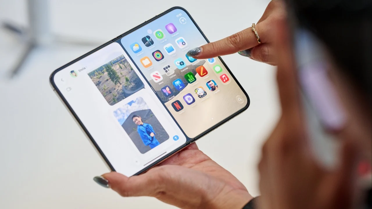 Apple Çin'de Katlanabilir Telefon Pazarına Girdi: Huawei'yi Geçebilir Mi