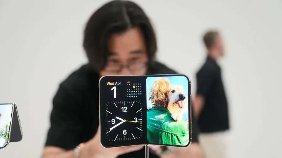 Apple'ın Katlanabilir Telefonu iPhone Duo Tanıtıldı: 1.999 Dolar