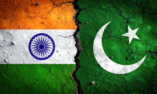 Arap Denizi'nde Hint-Pakistan Donanma Gemileri Çarpıştı: Diplomatik Gerilim Yükseliyor