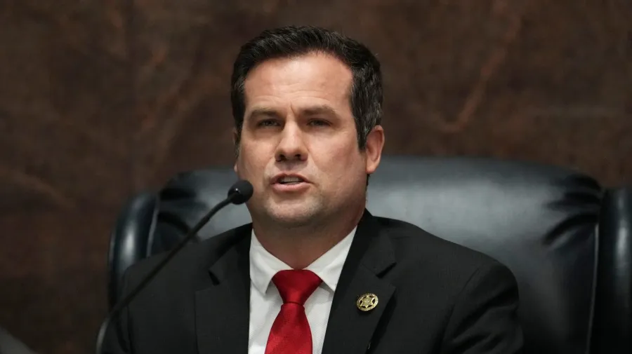 2020 Seçim Kayıtlarını FBI'a Veren Arizona Senato Başkanı Cumhuriyetçi Ön Seçimi Kazandı