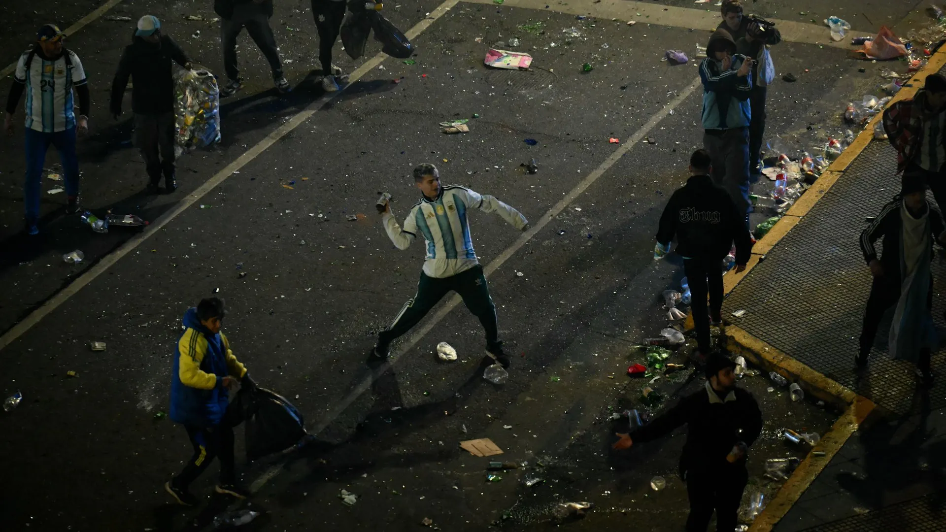 Arjantin'de Şampiyonluk Hayali Kâbusa Döndü: Polise Taşlı Saldırı