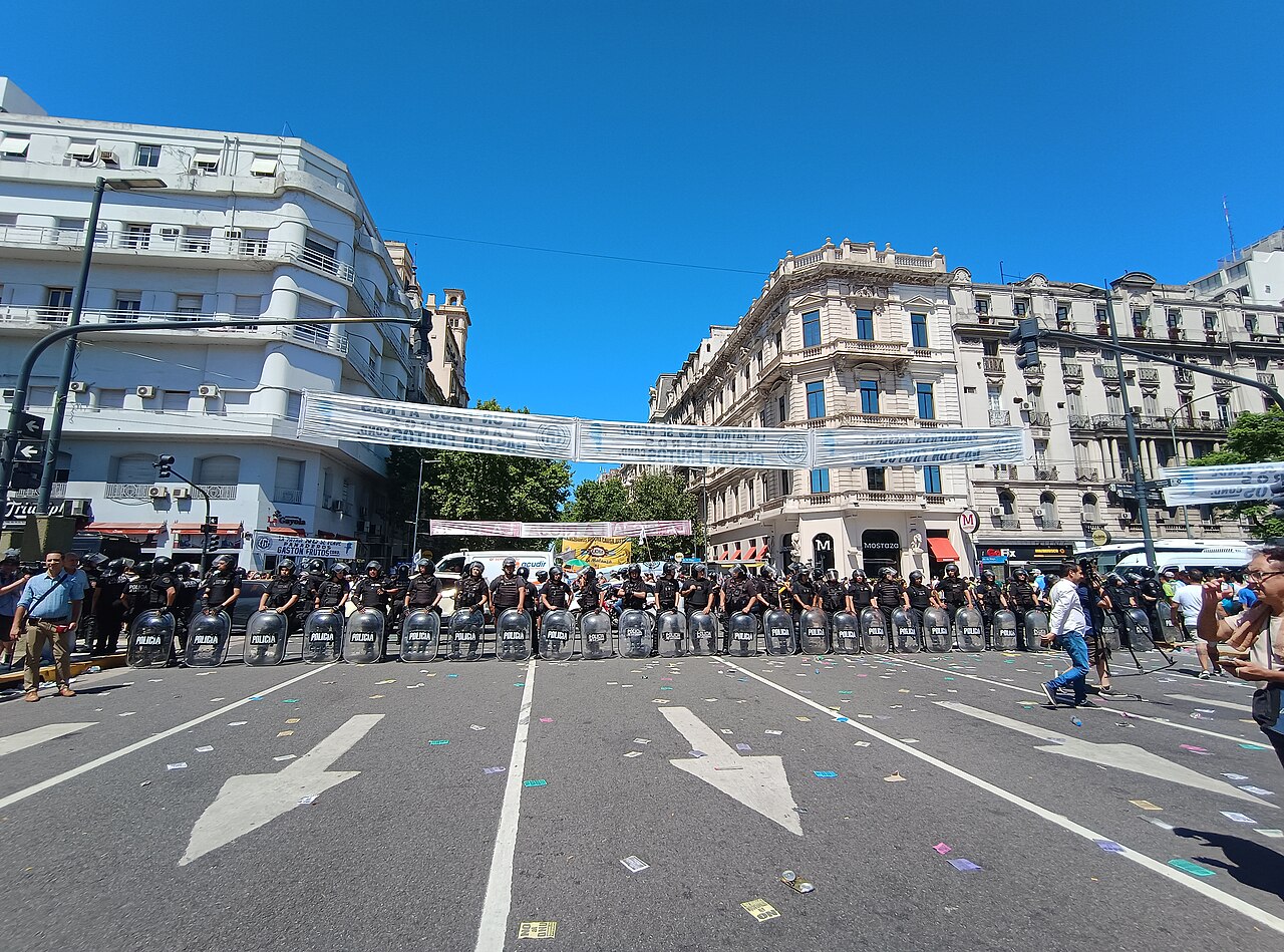 Arjantin'de Polis Protestoculara Biber Gazıyla Müdahale Etti