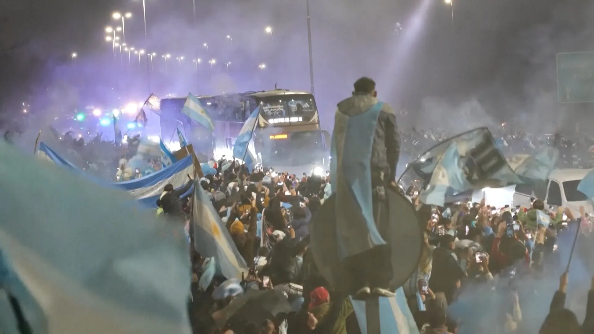 Arjantinli futbolculara mağlubiyette kahraman gibi karşılama