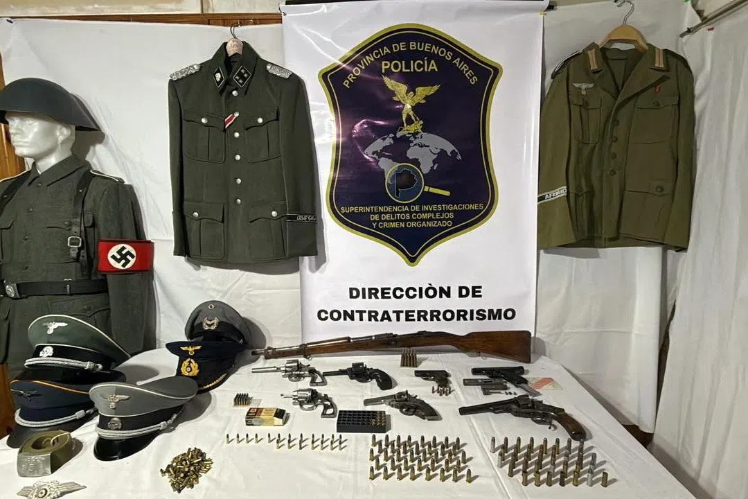 Arjantinli satıcının evinde Nazi silah ve üniforma deposu
