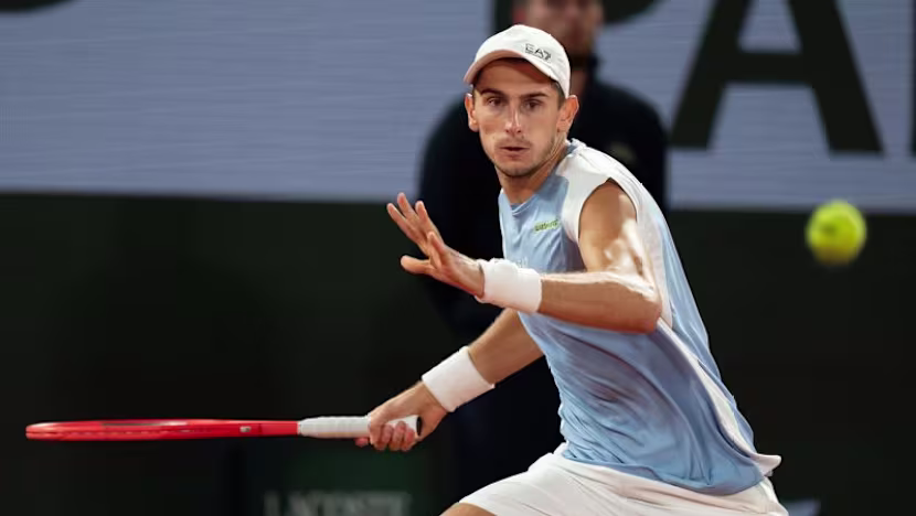 Arnaldi Fransa Açık Yarı Finalinden Çekildi, Cobolli Zverev'in Rakibi Oldu