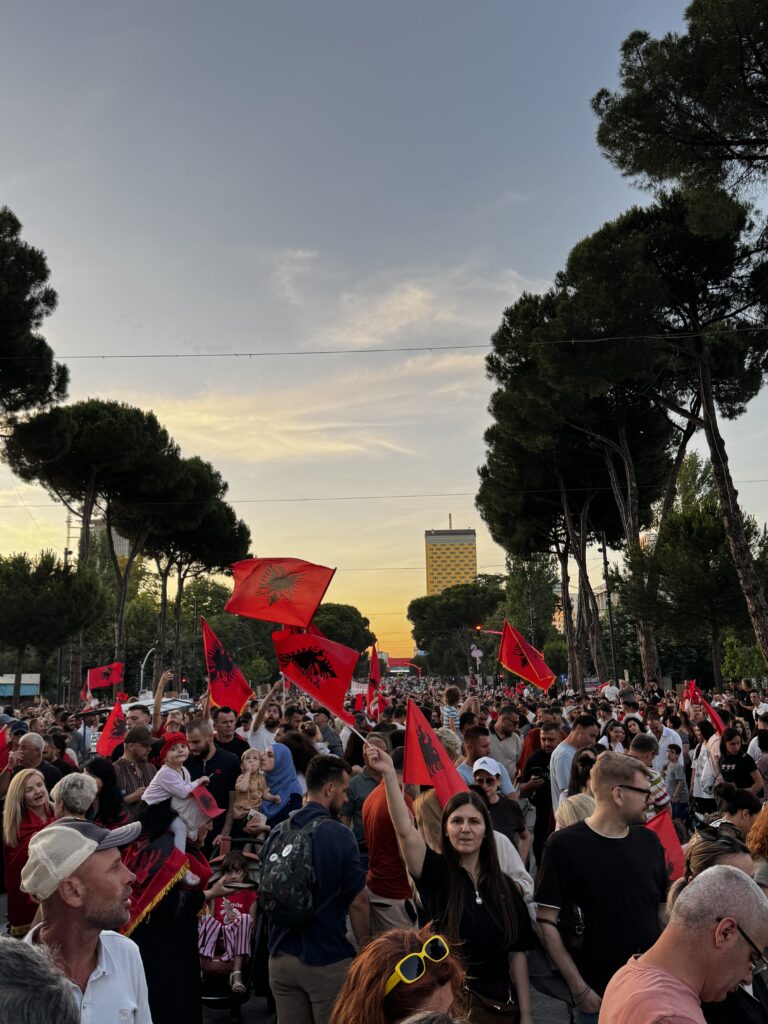 Arnavutluk Başbakanı Rama'dan protestoculara 'aptal' ve 'flamingo' hakareti