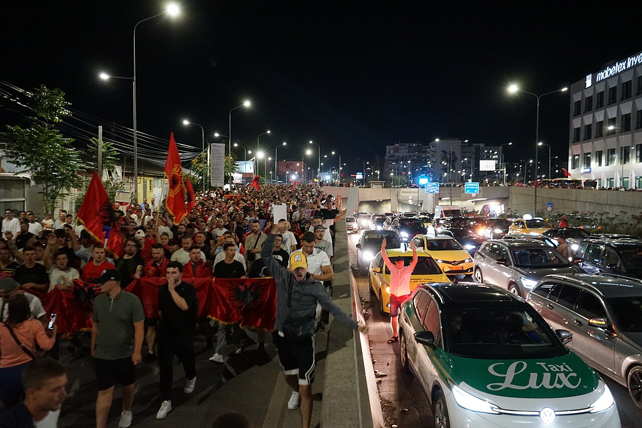 Arnavutluk'ta Eğitim Bakanlığı'na Saldırı: Öğrenci Protestoları Tırmanıyor