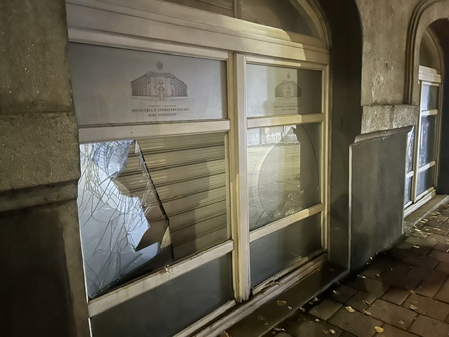 Arnavutluk'ta Öğrenci Protestoları Büyüyor: Başbakan 'Yabancı Eller' Suçlaması