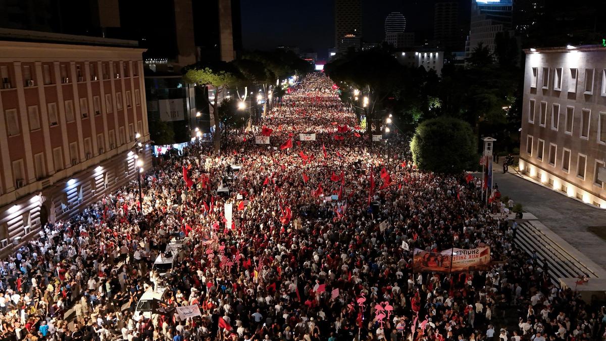Arnavutluk'ta 35. Gece: Kushner Bağlantılı Tatil Köyü Protestoları