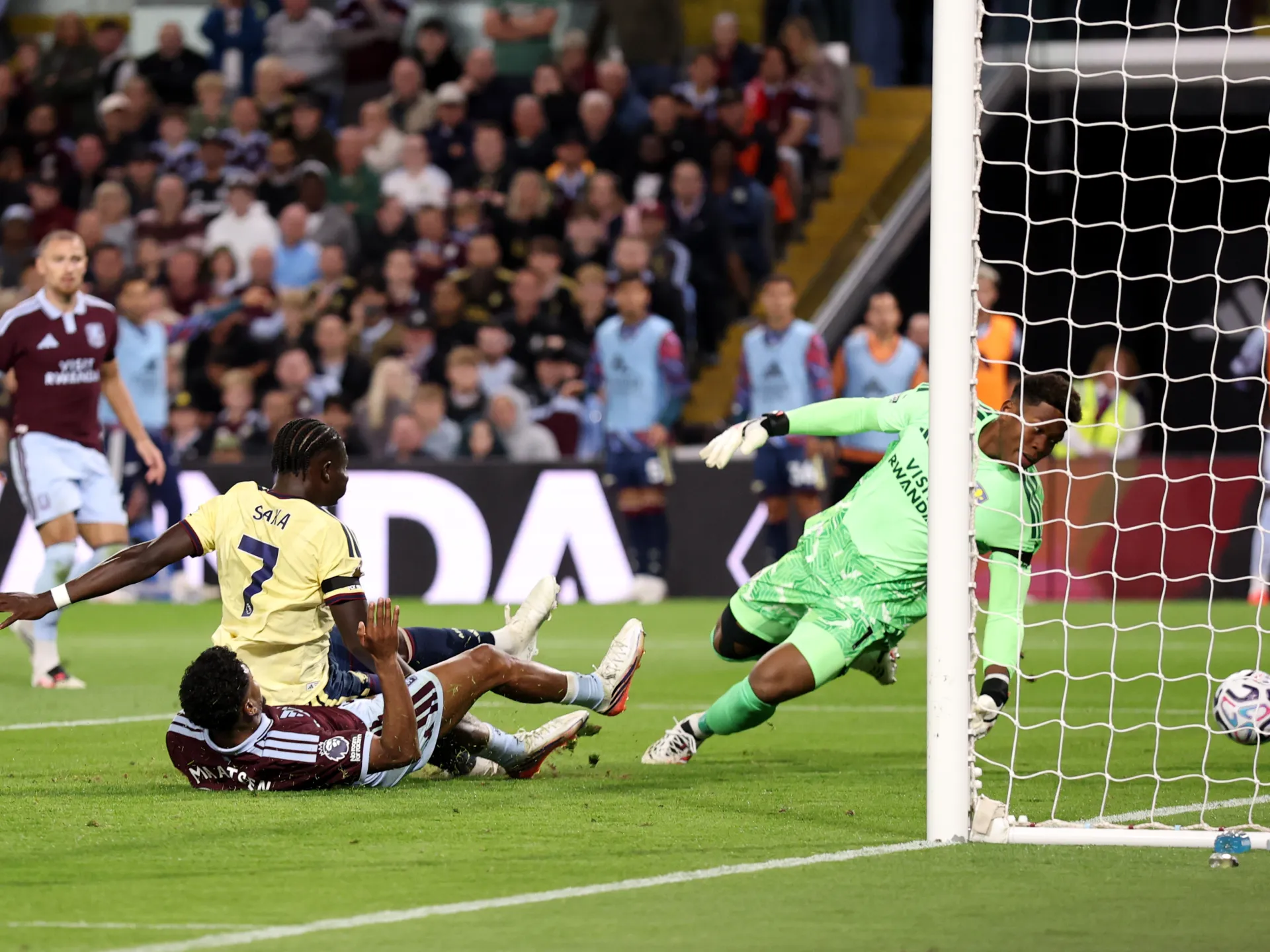 Arsenal, Aston Villa'yı 1-0 Geçti: Saka Gollü