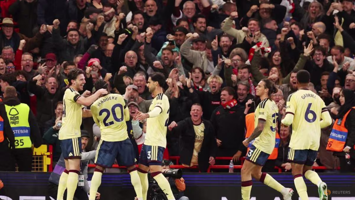 Arsenal Forest'ı son dakika golüyle geçti, Man United Leeds ile berabere kaldı