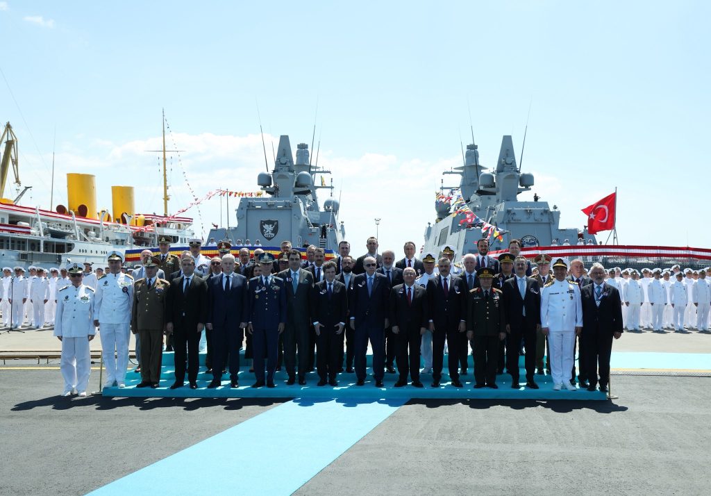 ASFAT'tan Çifte Tören: TCG Koçhisar Donanmaya, CAm. Roman Romanya'ya