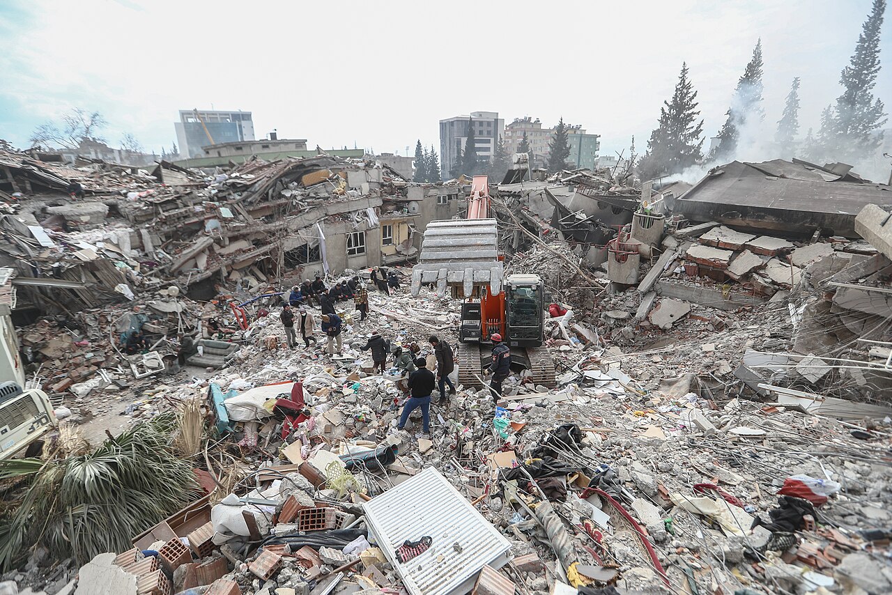 Atina yakınlarındaki adada turizm öncesi deprem fırtınası