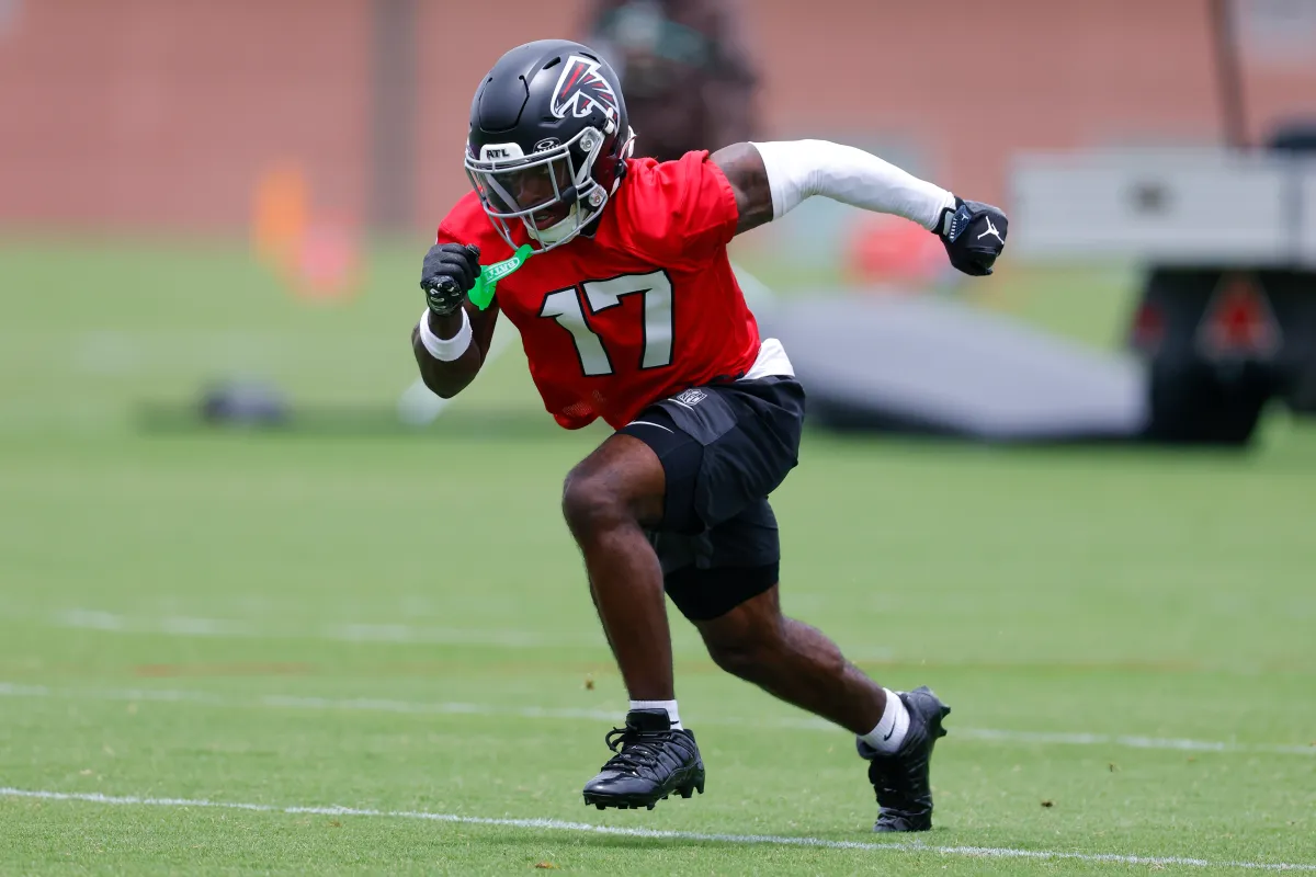 Falcons'tan Bir Acemi, Kamp Sonrası İlk 11'i Zorluyor
