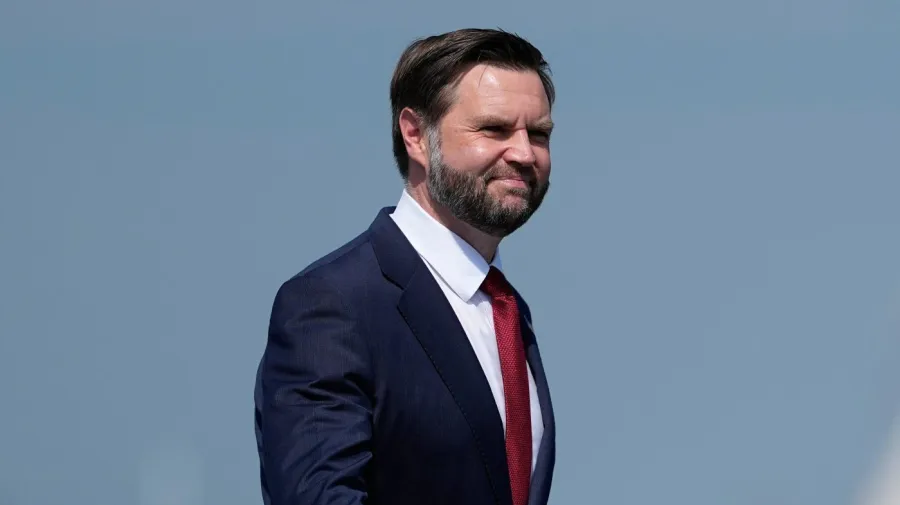 Atlantic, Vance'in 2016'da Trump'ı eleştiren yazısını yeniden yayımladı