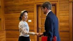 Aung San Suu Kyi 2.5 yıl sonra ilk kez görüntülendi
