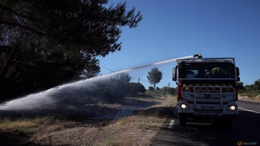 Avrupa'da sıcak hava dalgası: Fransa yangınlarla mücadele ediyor
