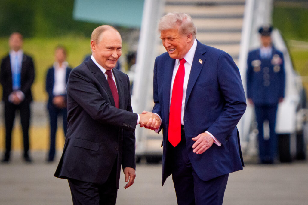 Avrupa'da Endişe: Trump, Zelenskiy'den Çok Putin'i mi Seviyor