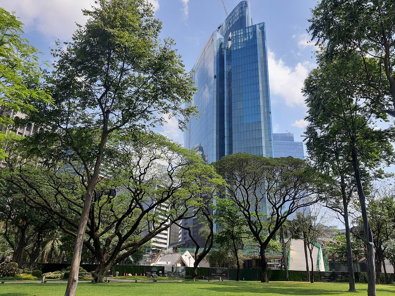 Ayala Corp.'tan Mitsubishi'ye 700 Milyon Dolarlık Hissat
