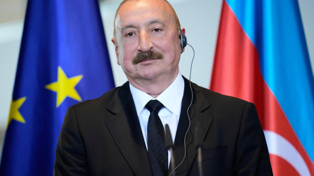 Azerbaycan, casusluk suçundan tutuklu Fransız vatandaşını affetti