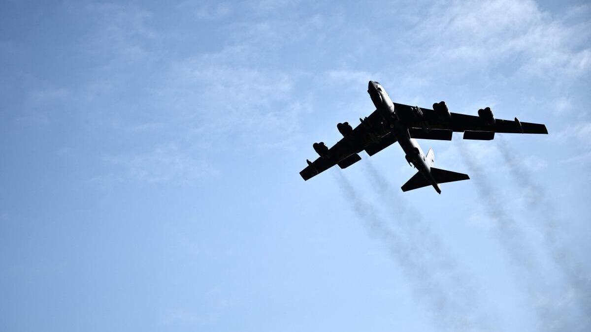 B-52 bombardıman uçağı Kaliforniya'da düştü: Ne oldu