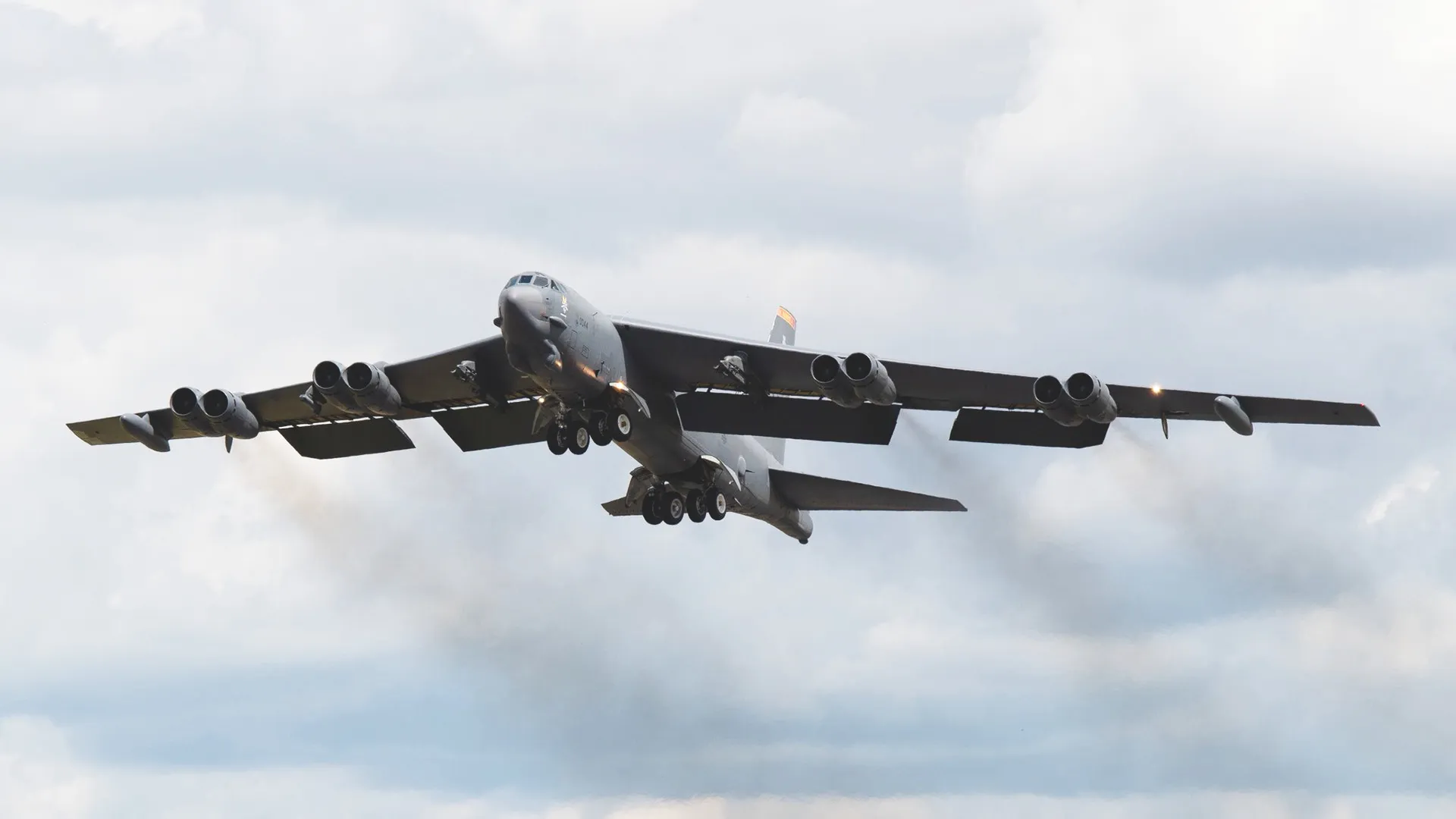 B-52 Stratofortress Bombardıman Uçakları İran Operasyonu Sonrası İngiltere’den Ayrıldı